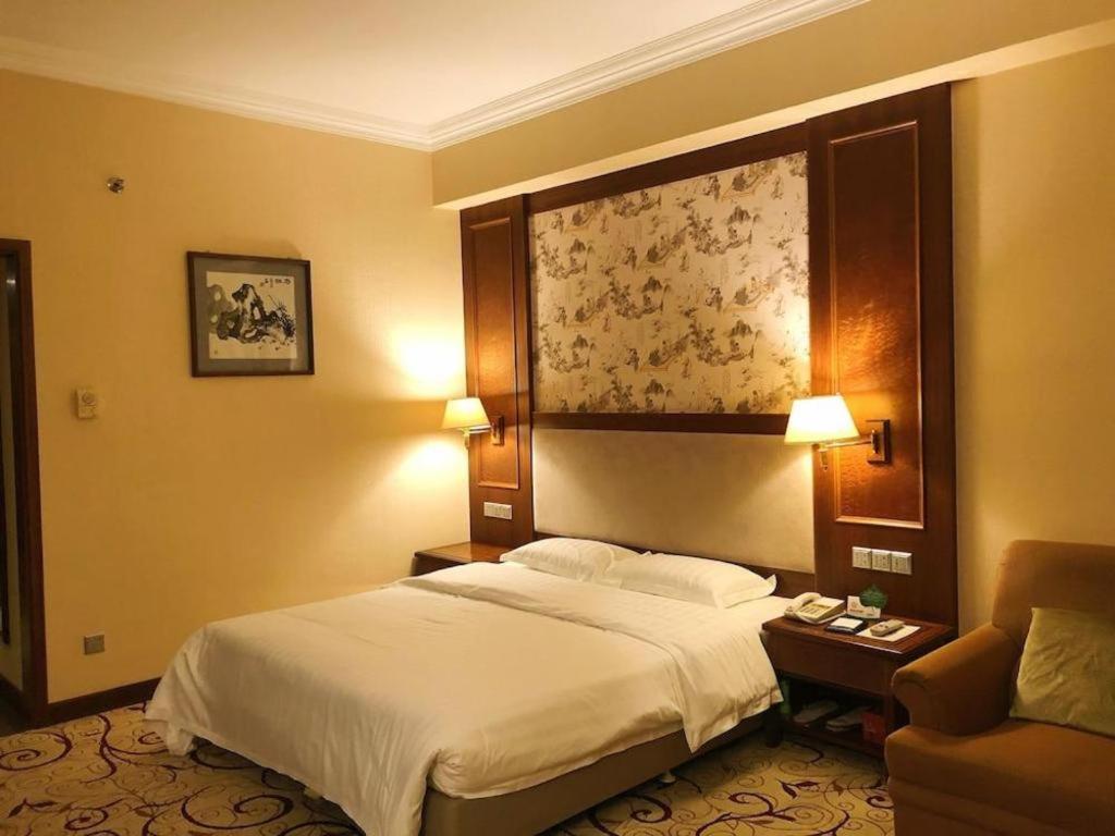 Fenggang Gladden Hotel Tiantangwei Exterior foto