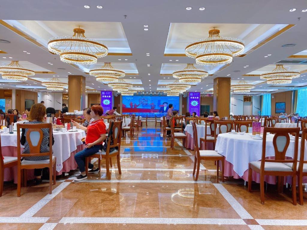 Fenggang Gladden Hotel Tiantangwei Exterior foto