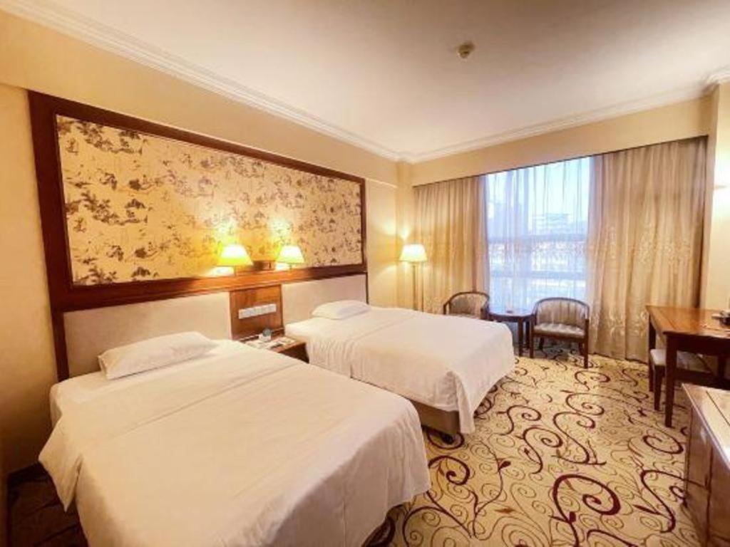 Fenggang Gladden Hotel Tiantangwei Exterior foto